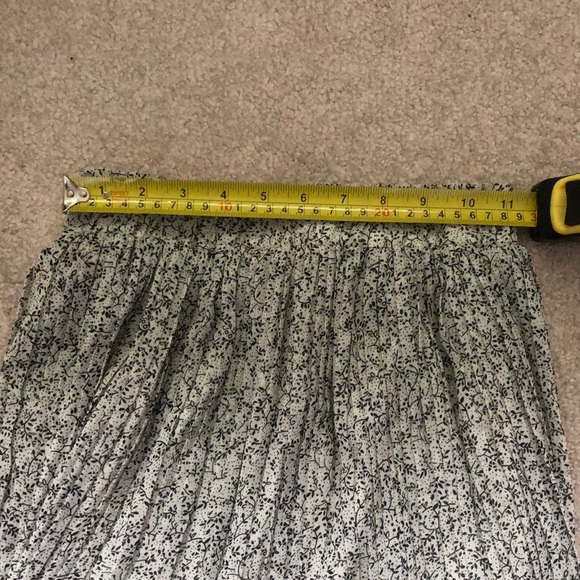 Oak + Fort - Pleated Floral Skirt - Picture 3 of 3